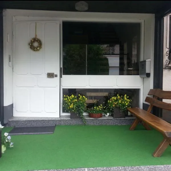 Ferienwohnung & Zimmer, hotel v destinaci Olpe