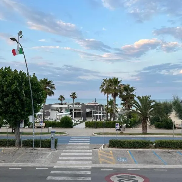 Appartamento nuovo in prima fila mare, hotel in Alba Adriatica