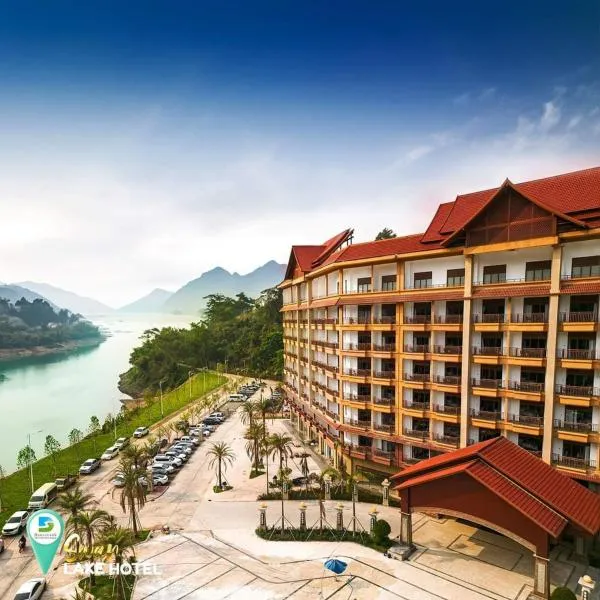 Swan Lake Hotel, hotel in Tourakom