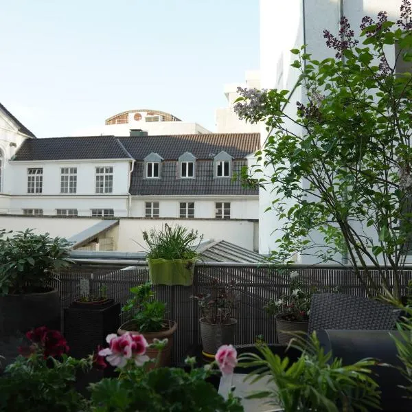 Bright, spacious apartment with a lovely terrace in the heart of Aachen, hotel in Aachen