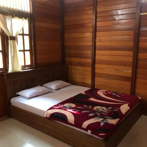 Roemah Kayu Saragan Syariah Magelang Mitra RedDoorz, hotel in Banyurojo