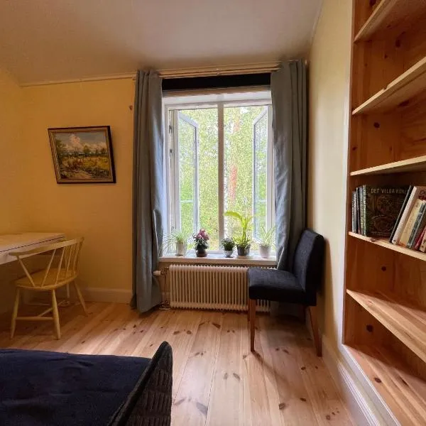 Bed&Breakfast in nature 12 min from city free bikes, hotel v destinaci Stockholm