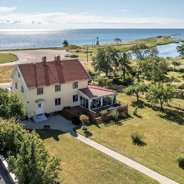 Stugan nära havet, hotel v destinaci Bergkvara