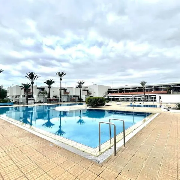 Apartamento con piscina sur de Tenerife, hotel in Costa Del Silencio