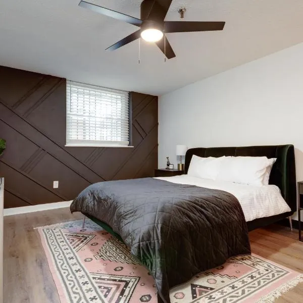 Entire condo in downtown winston, hotel di Winston-Salem