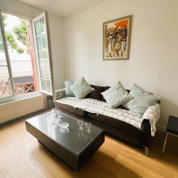 Cosy Town house with its beautiful terrace, hotel en Deauville