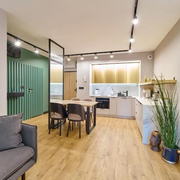 LAGUNA Ogrody Pieniawskie 33 EMERALD VIP-z balkonem, hotel in Polanica-Zdrój
