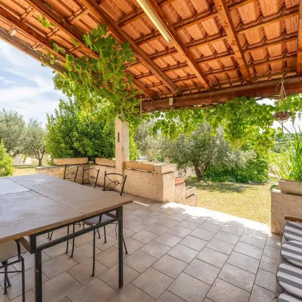 Maison Avec Vue Sur Le Ventoux, ξενοδοχείο σε Faucon