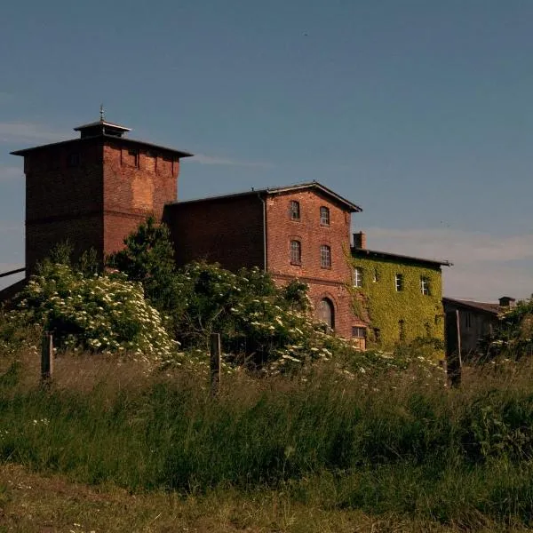 ŻAR - Gorzelnia w Żarnowcu, hotel v destinaci Żarnowiec