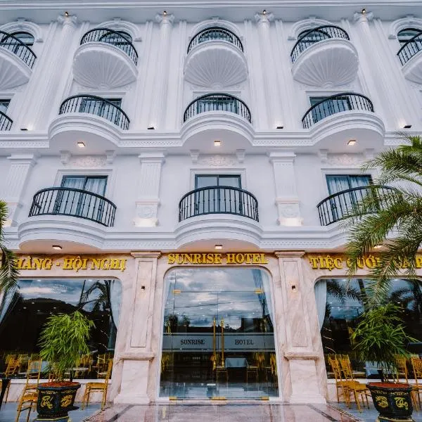 SUNRISE Hotel HA TIEN: Ha Tien şehrinde bir otel