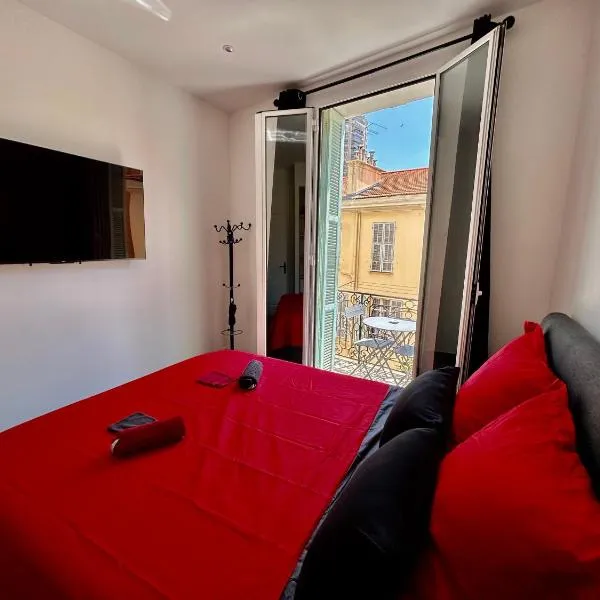Luxury Monaco ! 7 mins walk to casino square ! Yacht show ! F1 ! 15 sec to Monaco !, hotel in Beausoleil