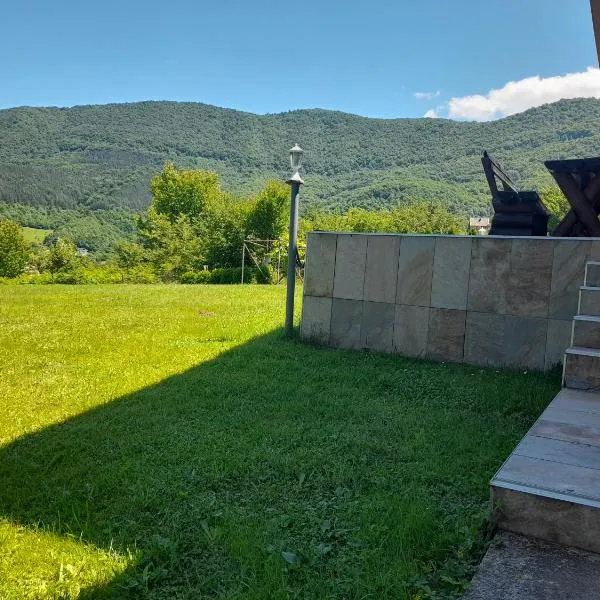 Villa Usivak for green quiet holiday near Sarajevo，Doljani的飯店