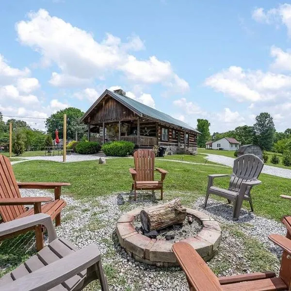 Rustic Cabin, Dock, Firepit, Kayaks & Games, hotel em Winchester