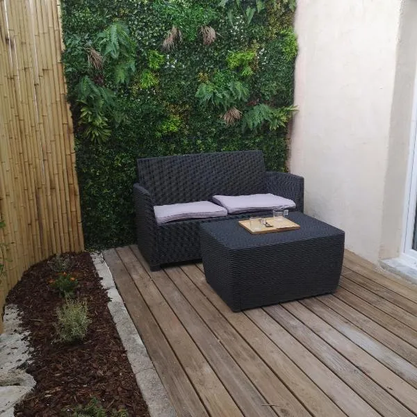 Studio zen au calme avec piscine partagée: Candillargues şehrinde bir otel