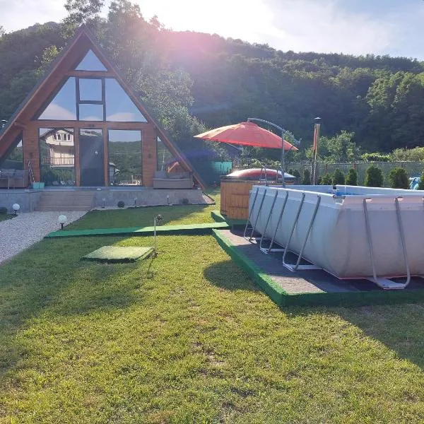 Cabana A-frame Nis、Coţofăneştiのホテル