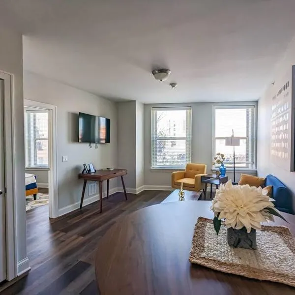 Stylish 1 BR 1BA at The Inman, hotel v destinaci Champaign