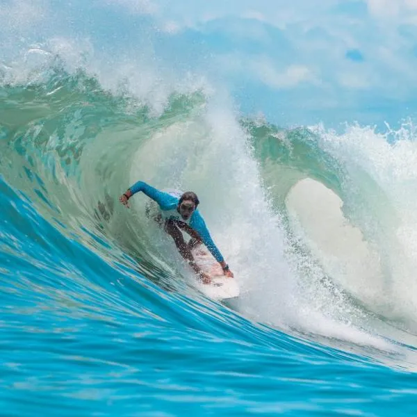 Surf Synergy All-Inclusive Surf Retreat, hotel u gradu Hako