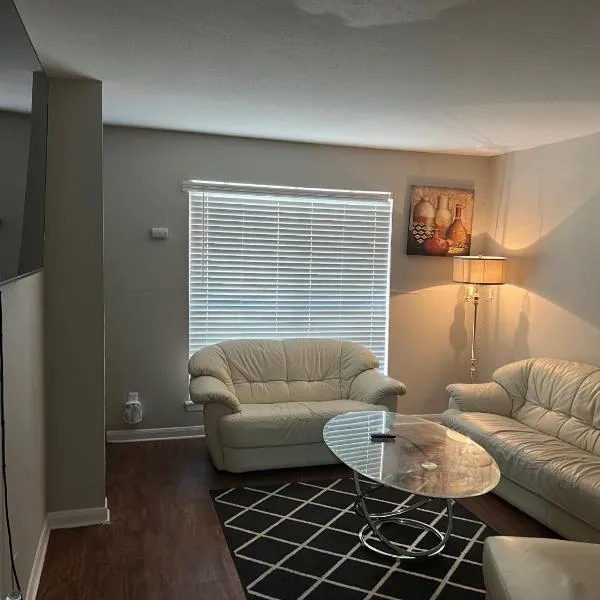 Lovely 1-Bedroom Townhome with Nice Amenities, hotel in Houston