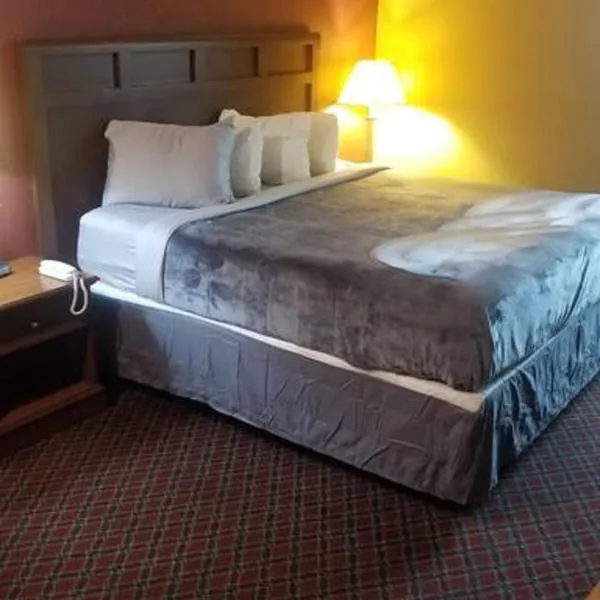 OSU 2 Queen Beds Hotel Room 133 Hot Tub Booking، فندق في Perry