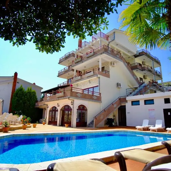 Hotel Kleopatra，位于乌尔齐尼的酒店