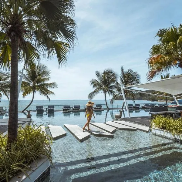 Hotel Tide Phuket Beachfront, hotel v mestu Phuket Town