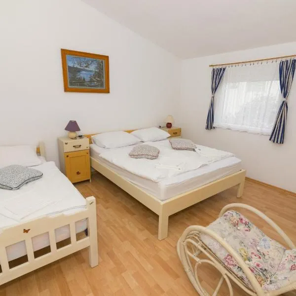 Apartments Besa, hotel v Pirovaci