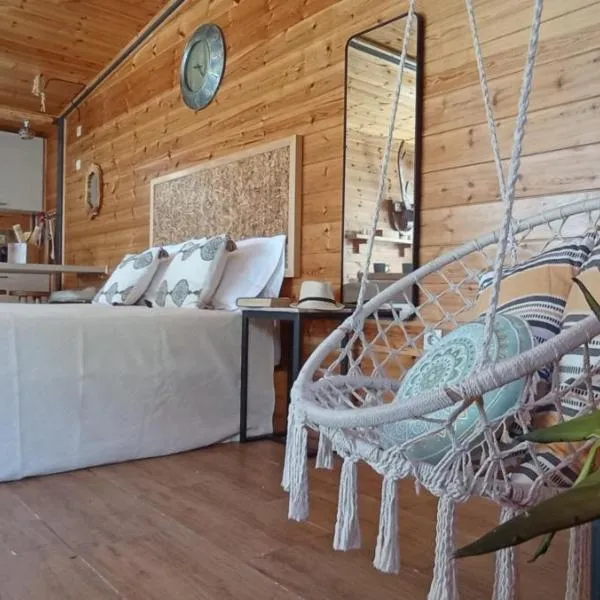 Wooden Summer House، فندق في Mantoúkion