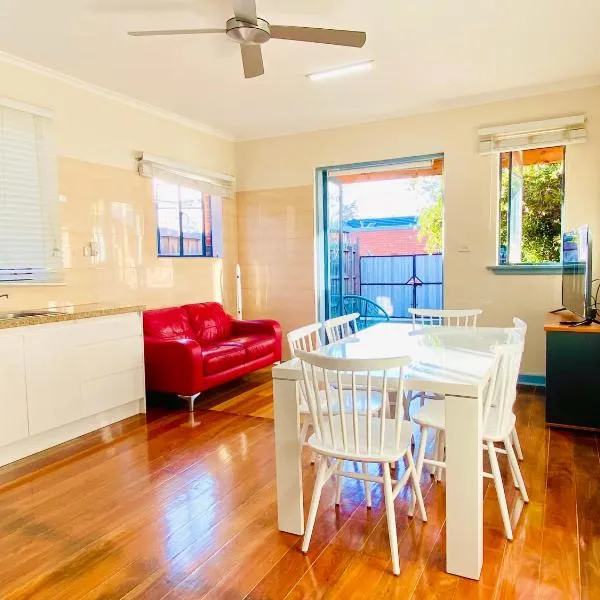 Bay Rd Kids & Pet Friendly Free Parking, hotel v destinaci Cheltenham
