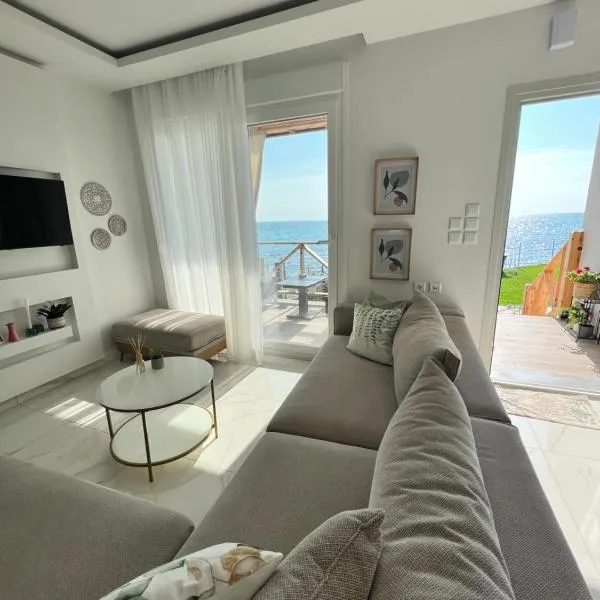Beachfront Villa Athina, hotel v mestu Vergia