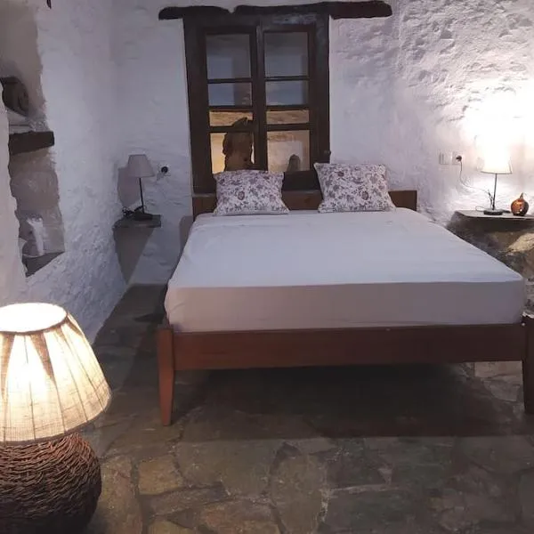 Ano Syros Marvellous oven, hotel in Ano Syros