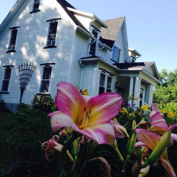 B&B Hillhouse, hotel di Lac-Brome