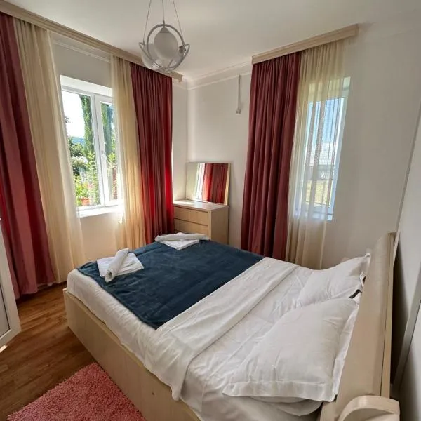 Leila's Guest House, hotel v destinaci Joqolo