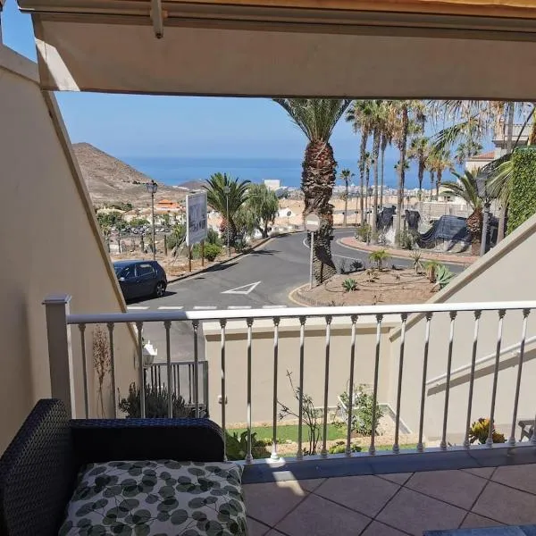 Relax and Enjoy in Tenerife Sud!、Chayofaのホテル