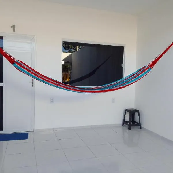 Casa do Bruno - Apartamento terreo - 1 - Terra - Quarto e sala com cozinha americana na praia do preá-CE, hotel em Praia do Preá