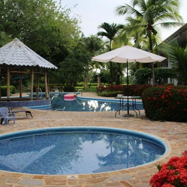 Family 2bd apt near Quepos/Manuel Antonio, hotel v destinaci Quepos