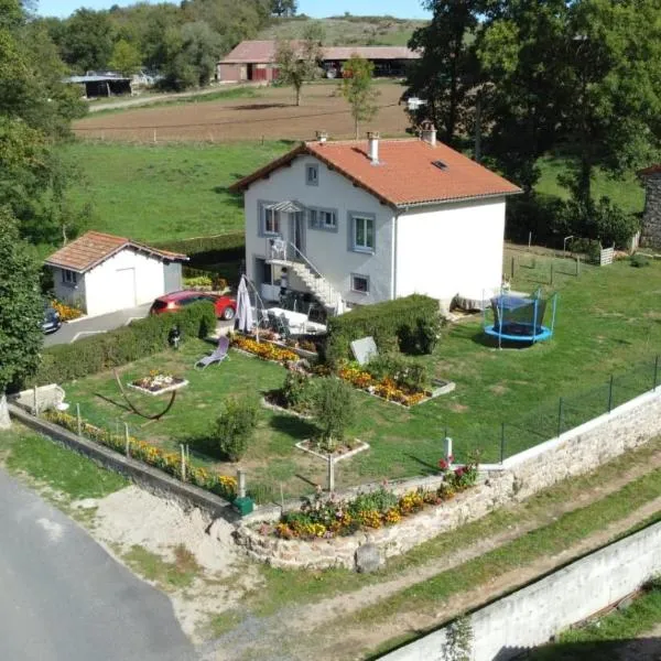 Halte à Veyrac, отель в городе Lavoûte-sur-Loire