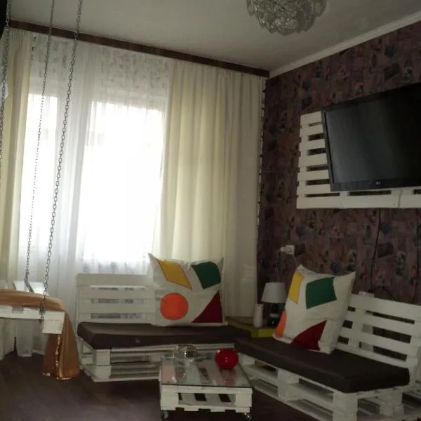 Apartment on Vasylia Stusa St, 10: Zarechʼye şehrinde bir otel