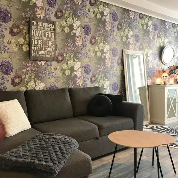 Aurora Home Kivistö 1-bedroom apartment for up to 8 near Helsinki Vantaa Airport and Helsinki city center，位于万塔的酒店