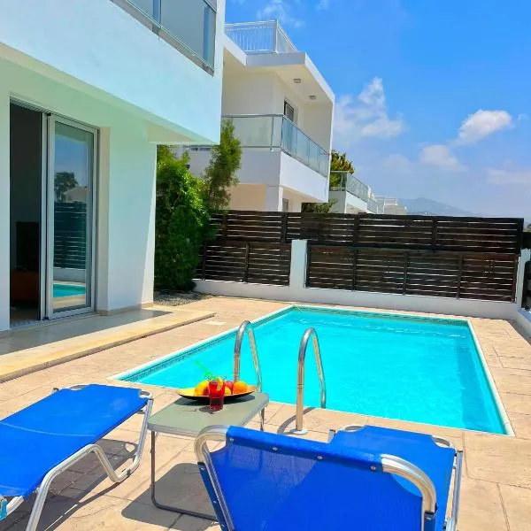 3 Bedroom Coral Bay Beach Seaview Villa I Private Pool, hotel di Peyia