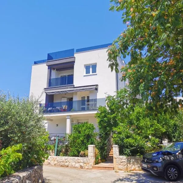Apartment Adriana, hotel v destinaci Seget Vranjica