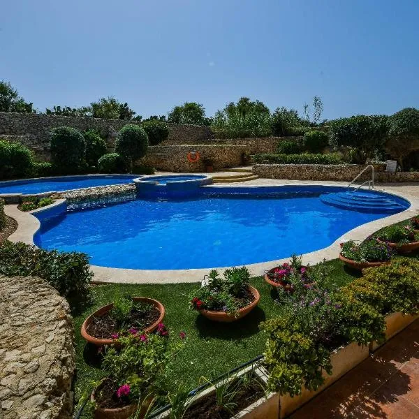 Gozo Spacious Apartment with Large Communal Pool, hotell sihtkohas Qala