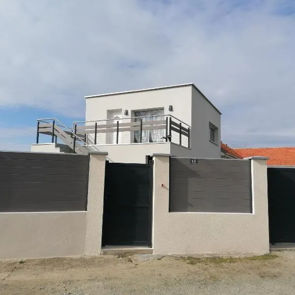 Appartement indépendant, parking privé, 600m du circuit, хотел в Арнаж