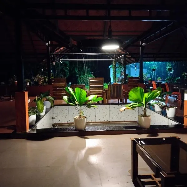 Nature Valley Homestay Near Annapoorneshwari Temple, hotel in Sollebail