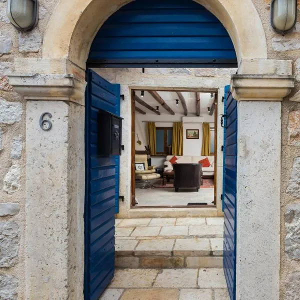 Harbour Holiday Home "Vilmin Dvor", hotel in Murter