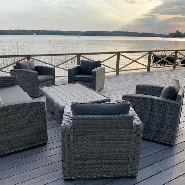 Waterfront house with jacuzzi & jetty in Stockholm, hotel in Stockholm