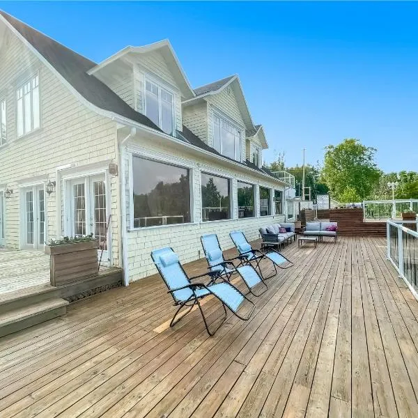 La Maison Jaune, hotel v destinaci La Malbaie