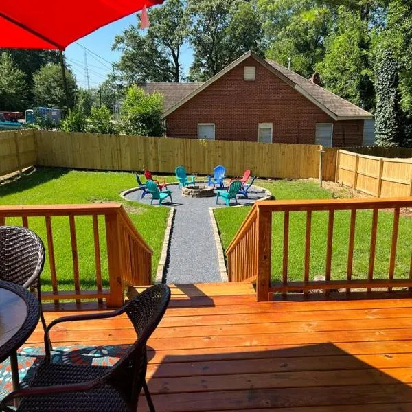 Serene Getaway with Fast Wi-Fi Deck Fire Pit Roku, hotel v destinaci Montgomery