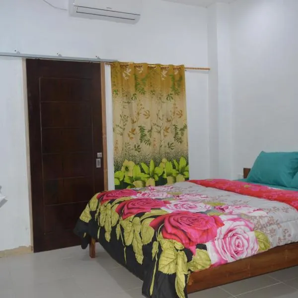 Labuan Bajo Mahoni Guesthouse, hotel in Labuan Bajo