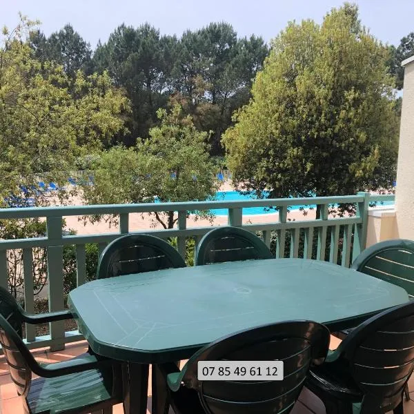 Bel appartement lumineux à Vieux Boucau avec piscine chauffée - Résidence Domaine du Golf de Pinsolle, hotel em Soustons