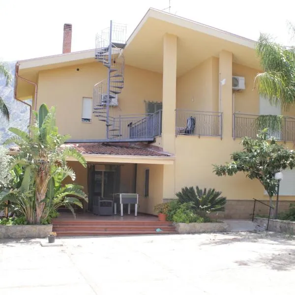 Villa Giù, indipendent villa near airport and sea – hotel w mieście Cinisi